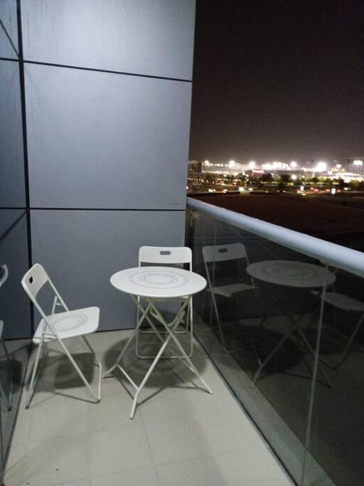 Apartment Huge 1-bedroom Unit With 2 Sofa Bed Amazing *