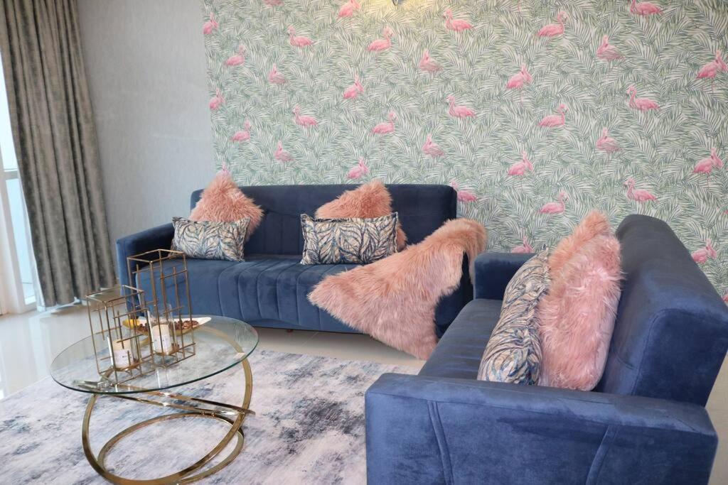 Huge 1-bedroom Unit With 2 Sofa Bed Amazing Apartment