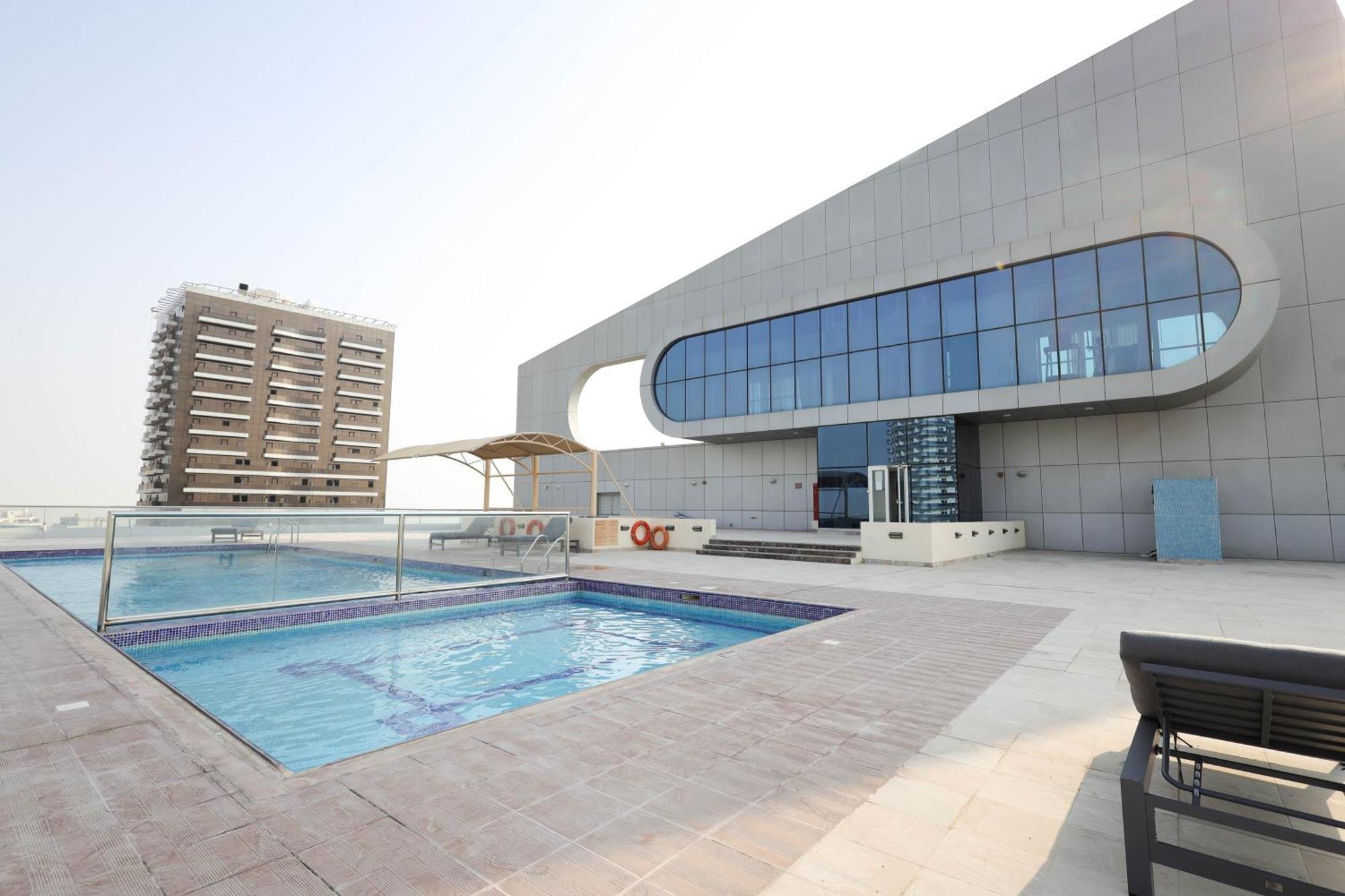 Huge 1-bedroom Unit With 2 Sofa Bed Amazing Apartment Dubai