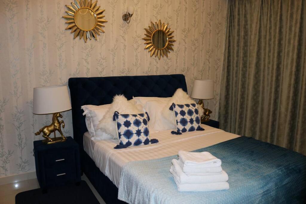 Huge 1-bedroom Unit With 2 Sofa Bed Amazing * Dubai
