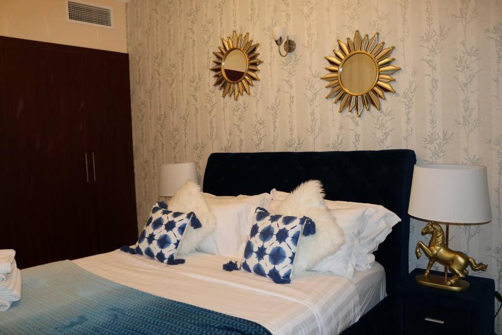 Huge 1-bedroom Unit With 2 Sofa Bed Amazing Dubai