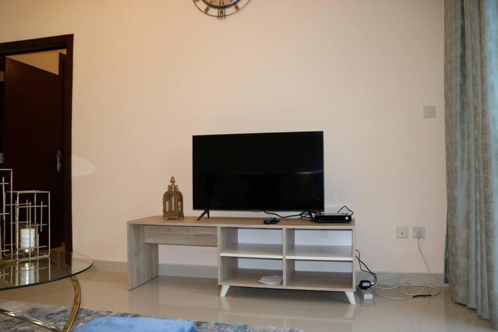 Apartment Huge 1-bedroom Unit With 2 Sofa Bed Amazing *
