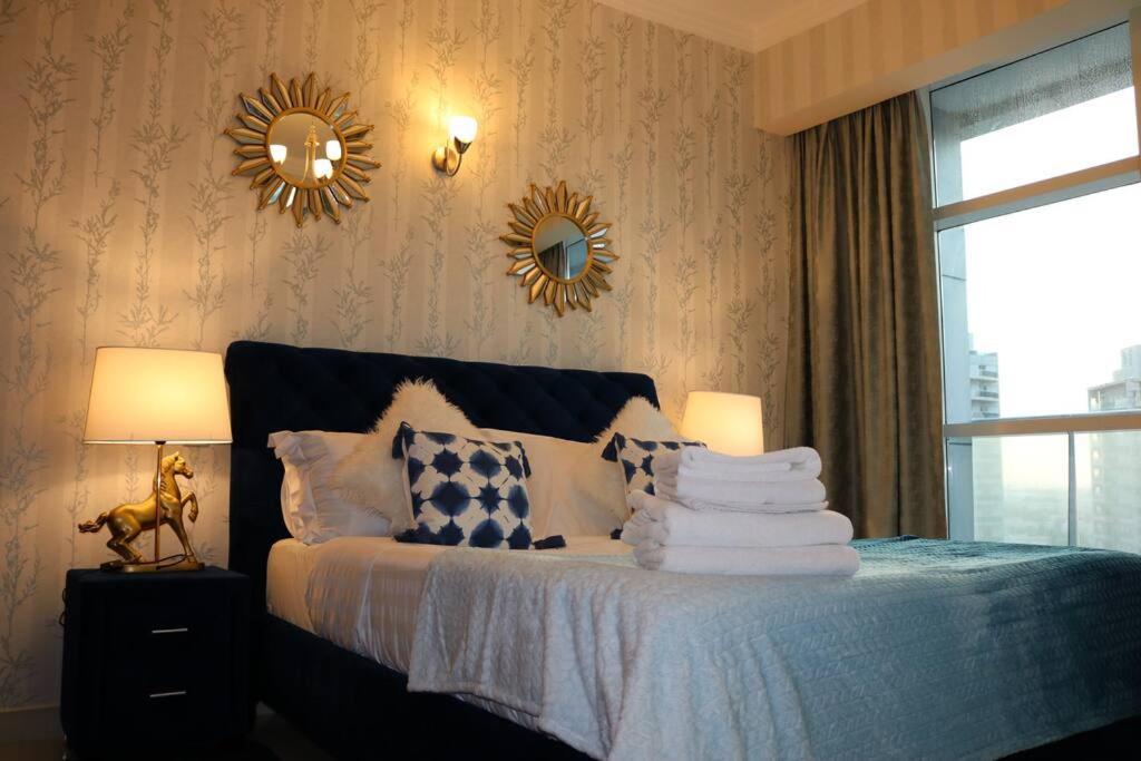 Huge 1-bedroom Unit With 2 Sofa Bed Amazing * Dubai