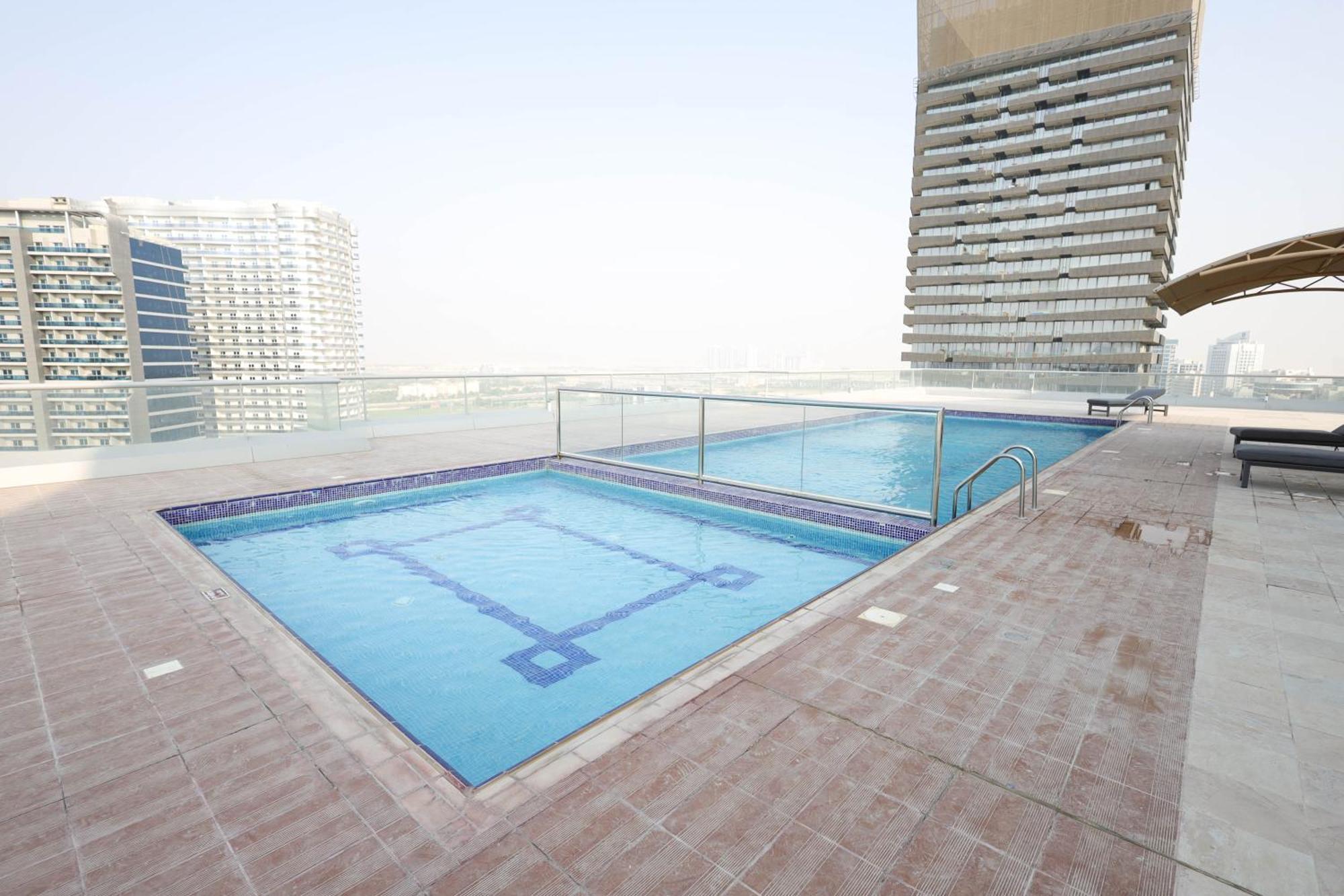 Apartment Huge 1-bedroom Unit With 2 Sofa Bed Amazing *
