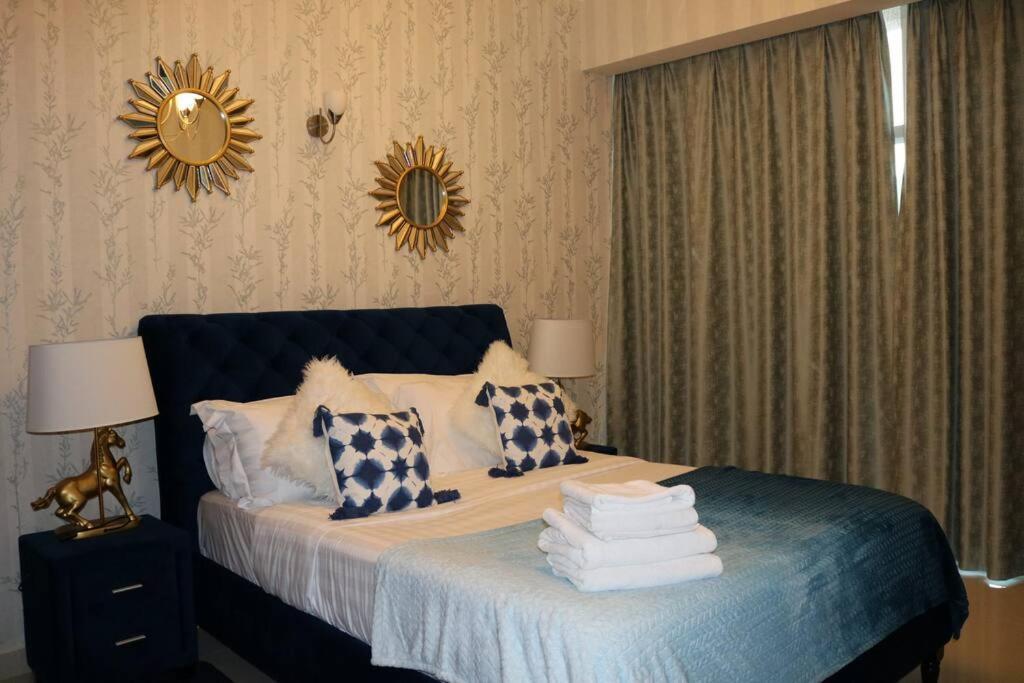 Huge 1-bedroom Unit With 2 Sofa Bed Amazing Apartment Dubai