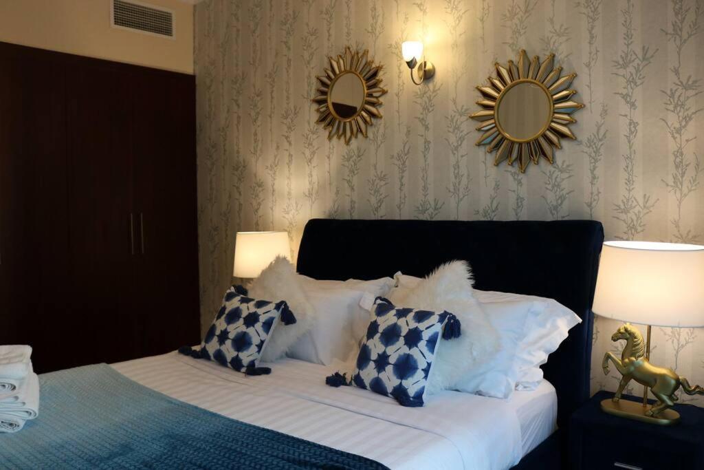 Huge 1-bedroom Unit With 2 Sofa Bed Amazing Apartment Dubai