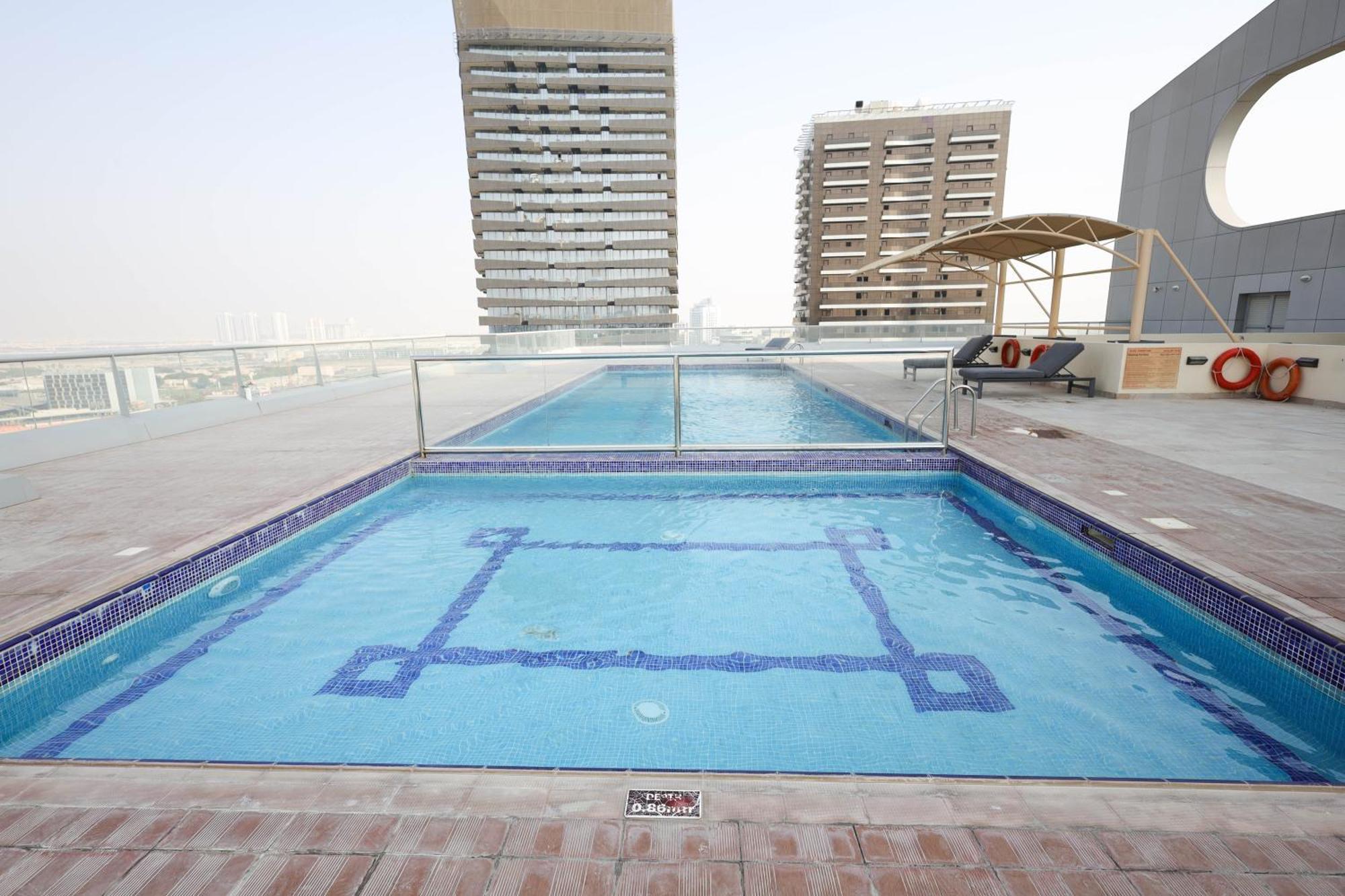 Apartment Huge 1-bedroom Unit With 2 Sofa Bed Amazing *
