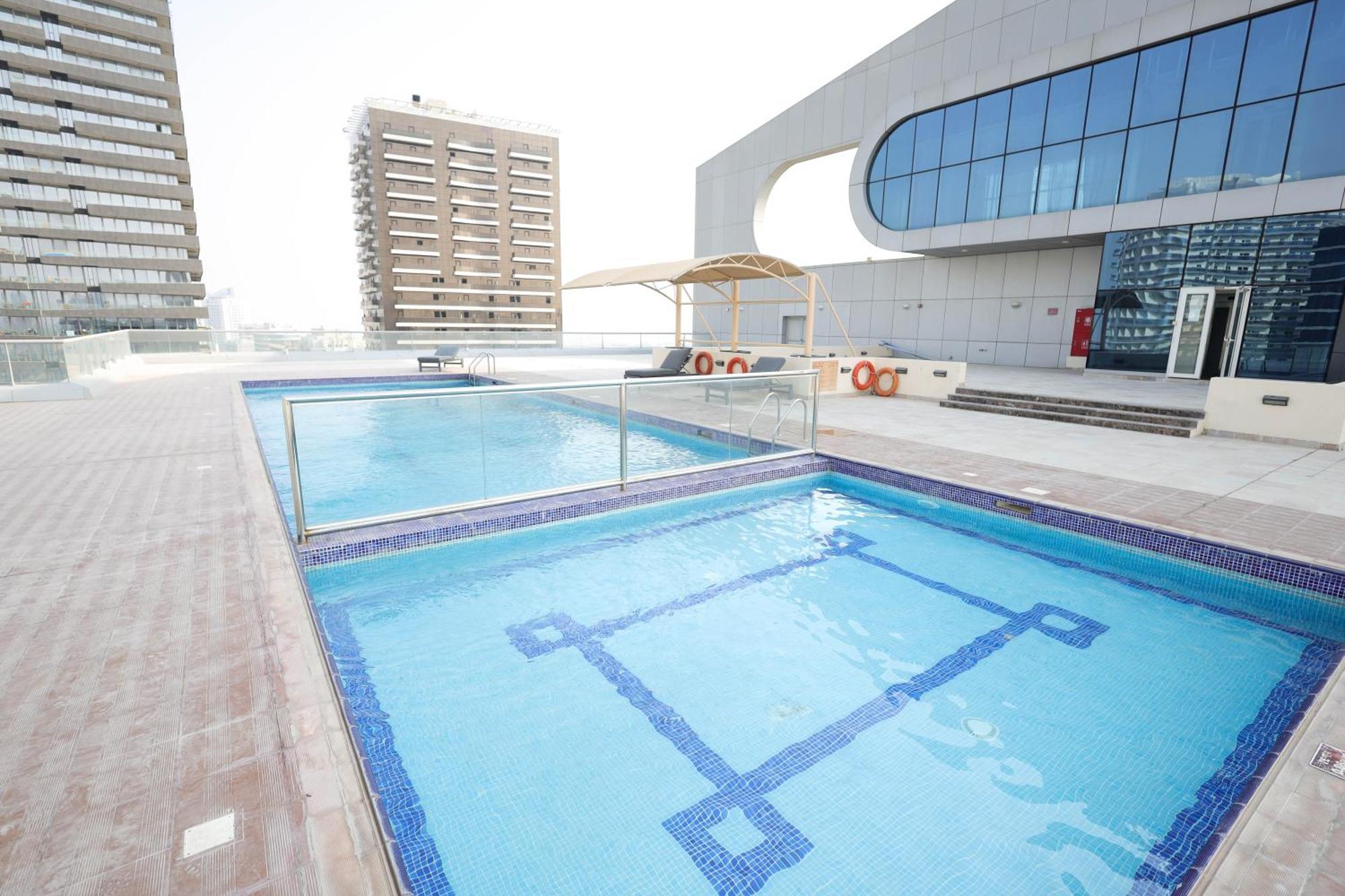 Huge 1-bedroom Unit With 2 Sofa Bed Amazing * Dubai